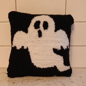 8x8 Mini Ghost Hooked Throw Pillow